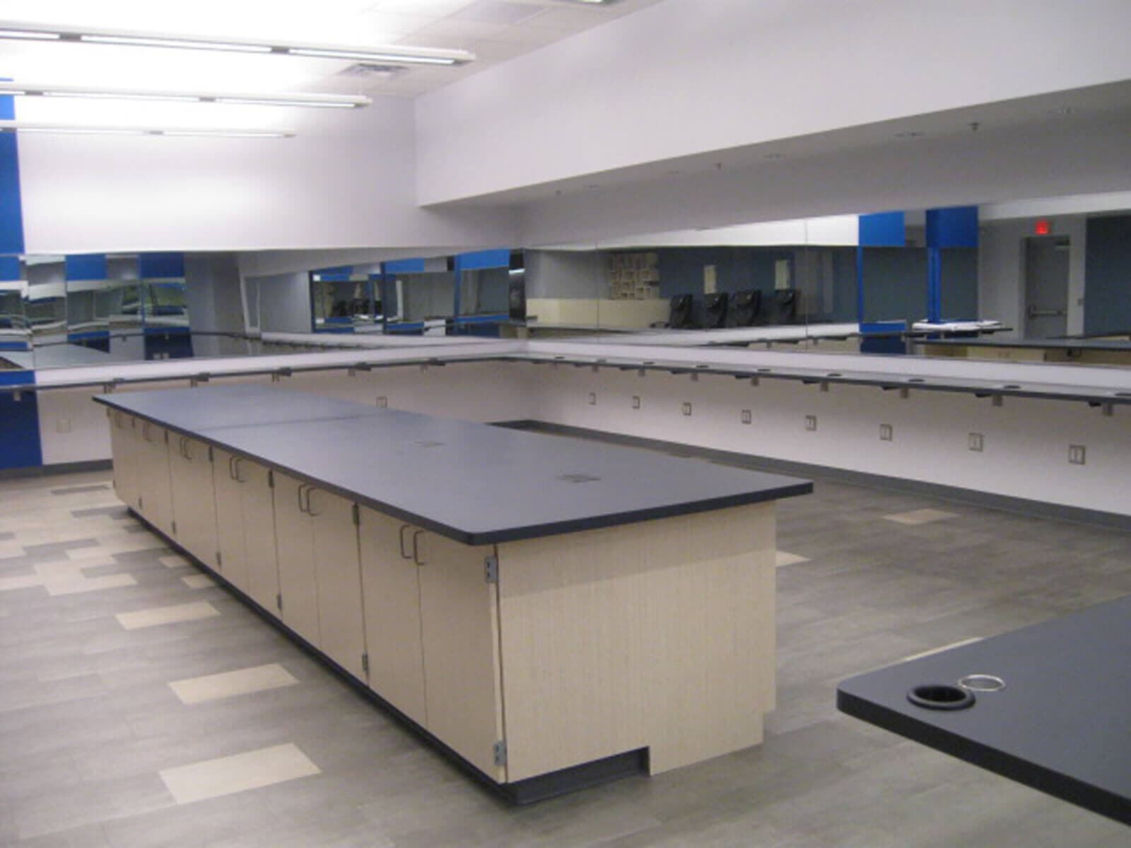 Veterans High School Cosmetology Lab, Mission CISD (photo 3 of 14)